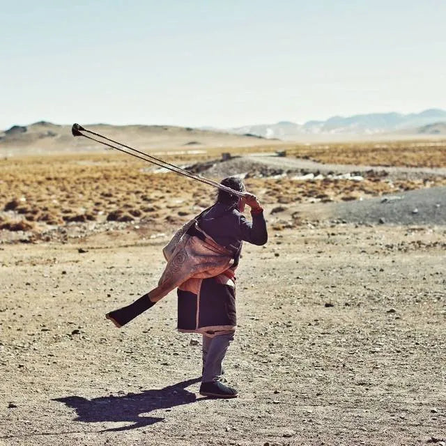 Swing it and smash them - The Tibetan Urdah (throwing stone rope) - Gandhanra-ART