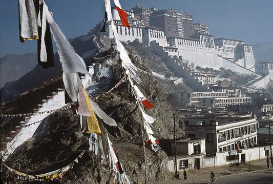Light Penetrating the Himalayas ▎World-Renowned Photographer Marc Riboud
