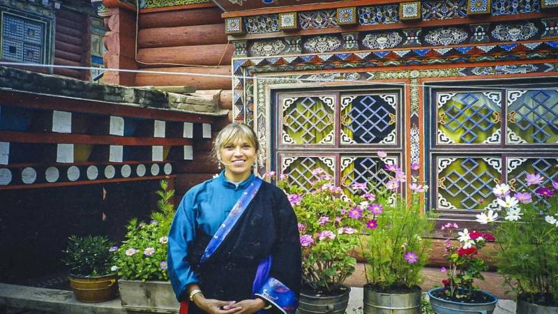 When Hippies Fall in Love with Nomads