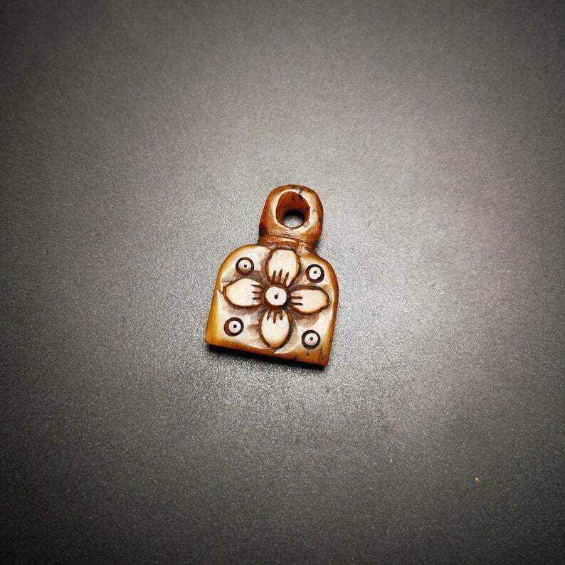 Yak Bone Carved Flower Prayer Bead Pendant - Gandhanra-ART