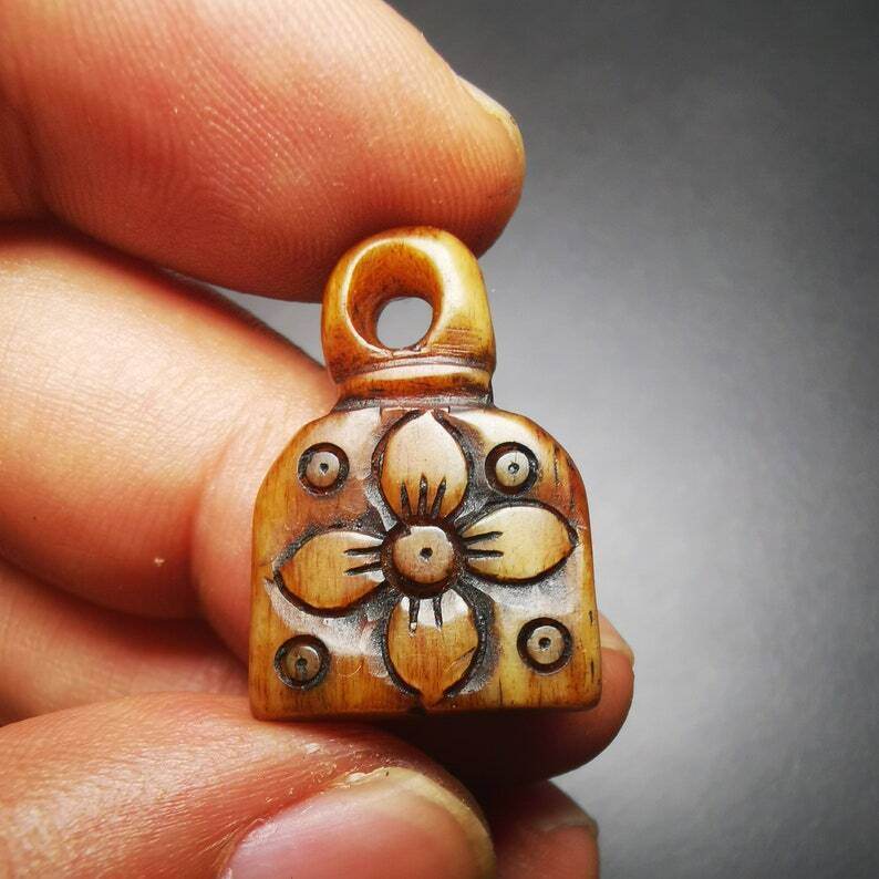 Yak Bone Carved Flower Prayer Bead Pendant - Gandhanra-ART