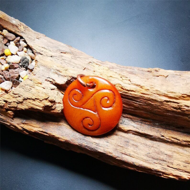 Gandhanra Yak Bone Amulet Triple Spiral Pendant,Celtic Triskelion Triple Spiral Amulet