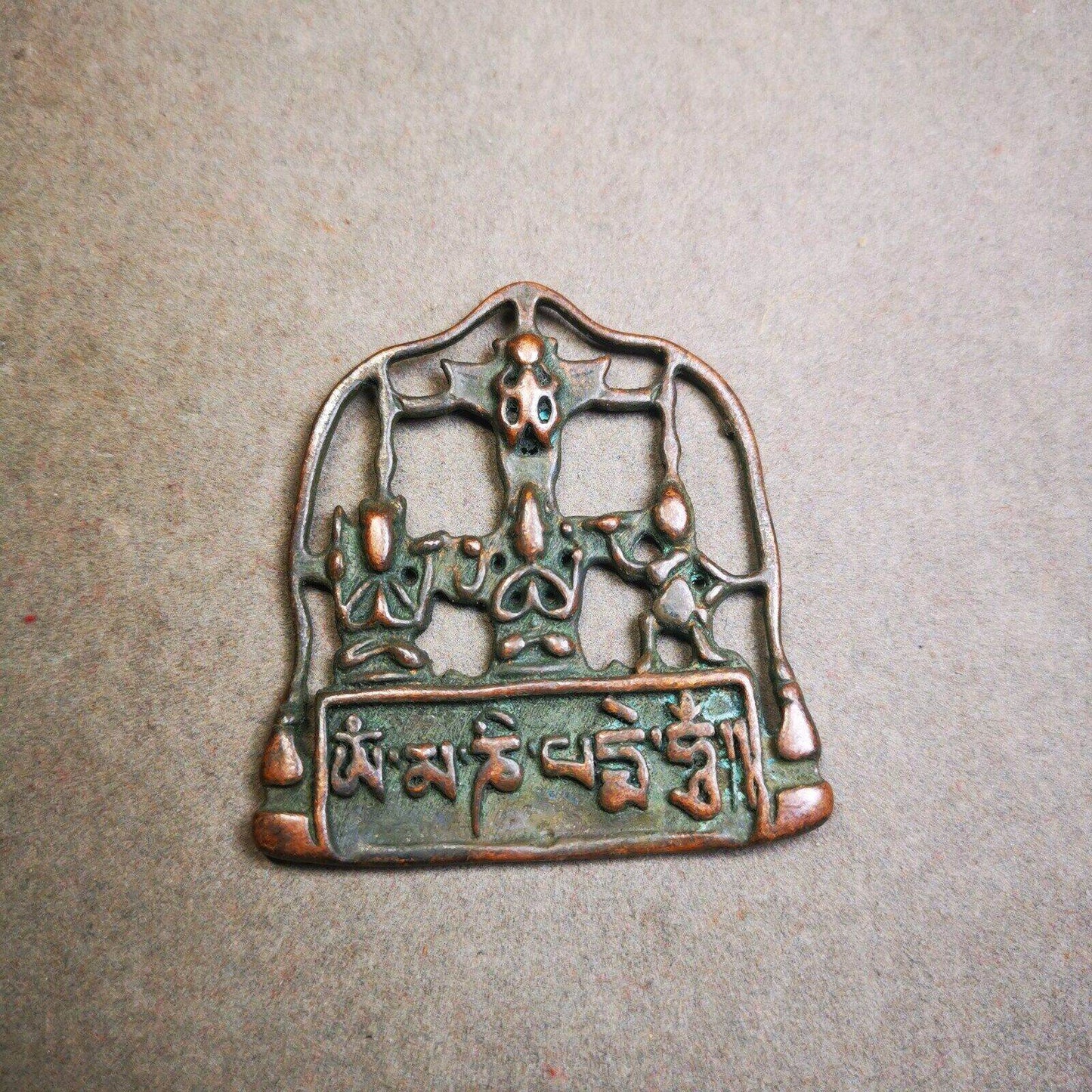 Buddha Statue Badge,Three Great Chenrezig,Manjushri,Vajrapani - Gandhanra-ART