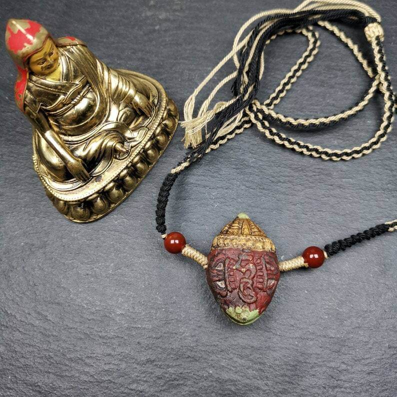 Tibetan Stupa Tsa Tsa Amulet, Double-sided Vajra and Bodhi Leaf Shape Pendant - Gandhanra-ART