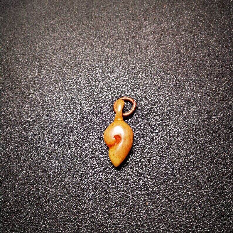 Yak Bone Carved Conch Prayer Bead Pendant,Bead Counter Clip Amulet for Mala - Gandhanra-ART