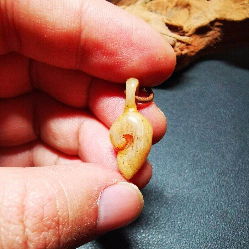 Yak Bone Carved Conch Prayer Bead Pendant,Bead Counter Clip Amulet for Mala - Gandhanra-ART
