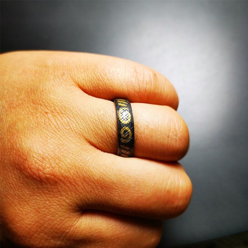 Anillo tibetano hecho a mano de 2,71"