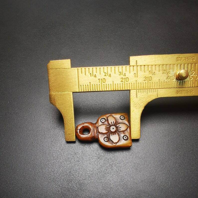 Yak Bone Carved Flower Prayer Bead Pendant - Gandhanra-ART
