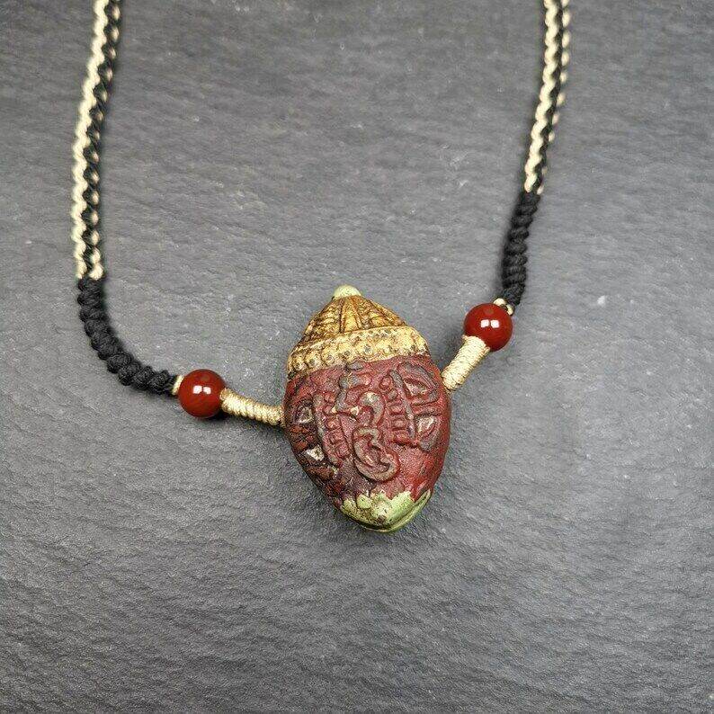 Tibetan Stupa Tsa Tsa Amulet, Double-sided Vajra and Bodhi Leaf Shape Pendant - Gandhanra-ART
