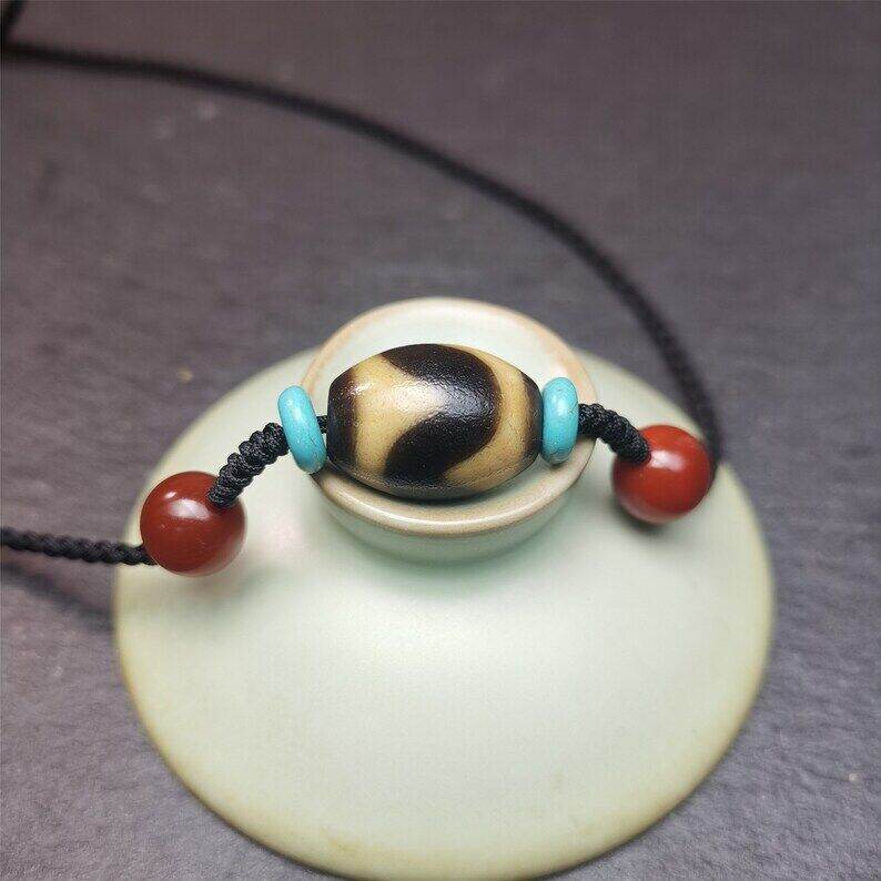 Tiger Tooth Dalo Dzi Bead Necklace,40 Years Old - Gandhanra-ART
