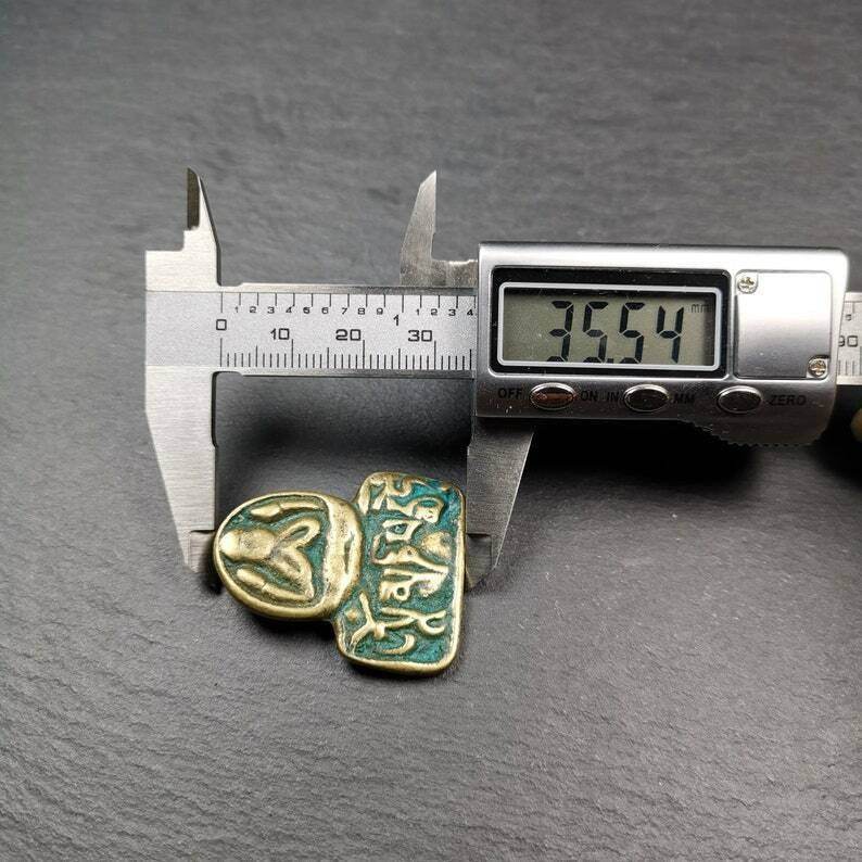 Amulet,Chenrezig Pendant Badge with Mantra Om Mani Padme Hum - Gandhanra-ART