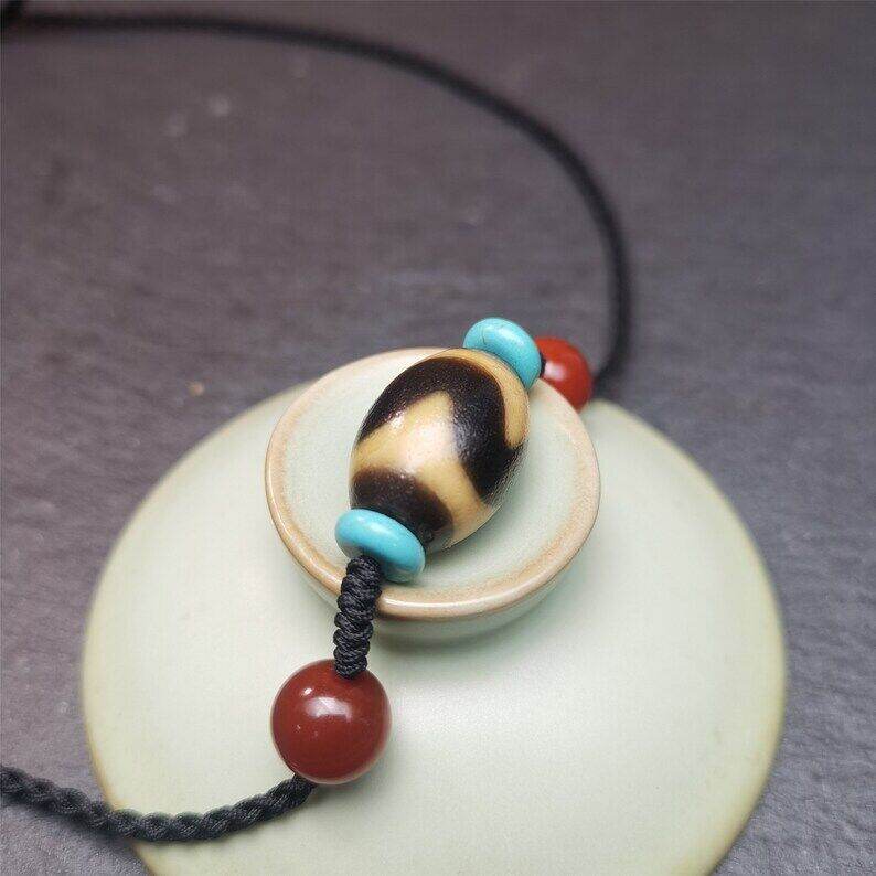 Tiger Tooth Dalo Dzi Bead Necklace,40 Years Old - Gandhanra-ART