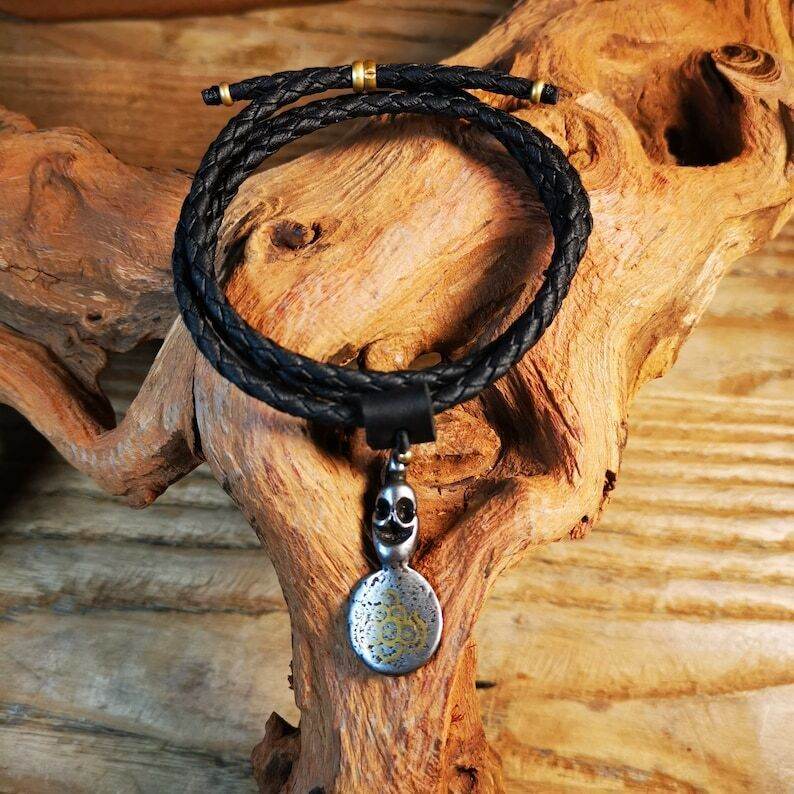 Amulet,Skull Sītavana Flame Pendant Leather Necklace - Gandhanra-ART