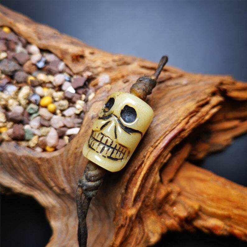 Amulet,Yak Bone Pendant - Gandhanra-ART
