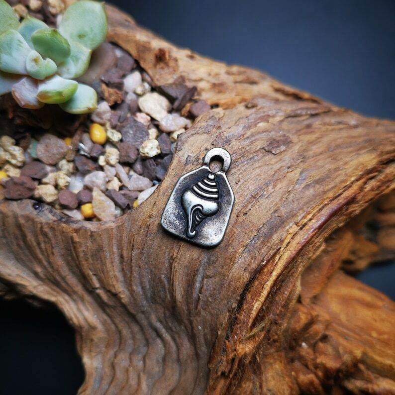 Gandhanra Handmade Mala Counter, Divine Conch Pendant - Gandhanra-ART