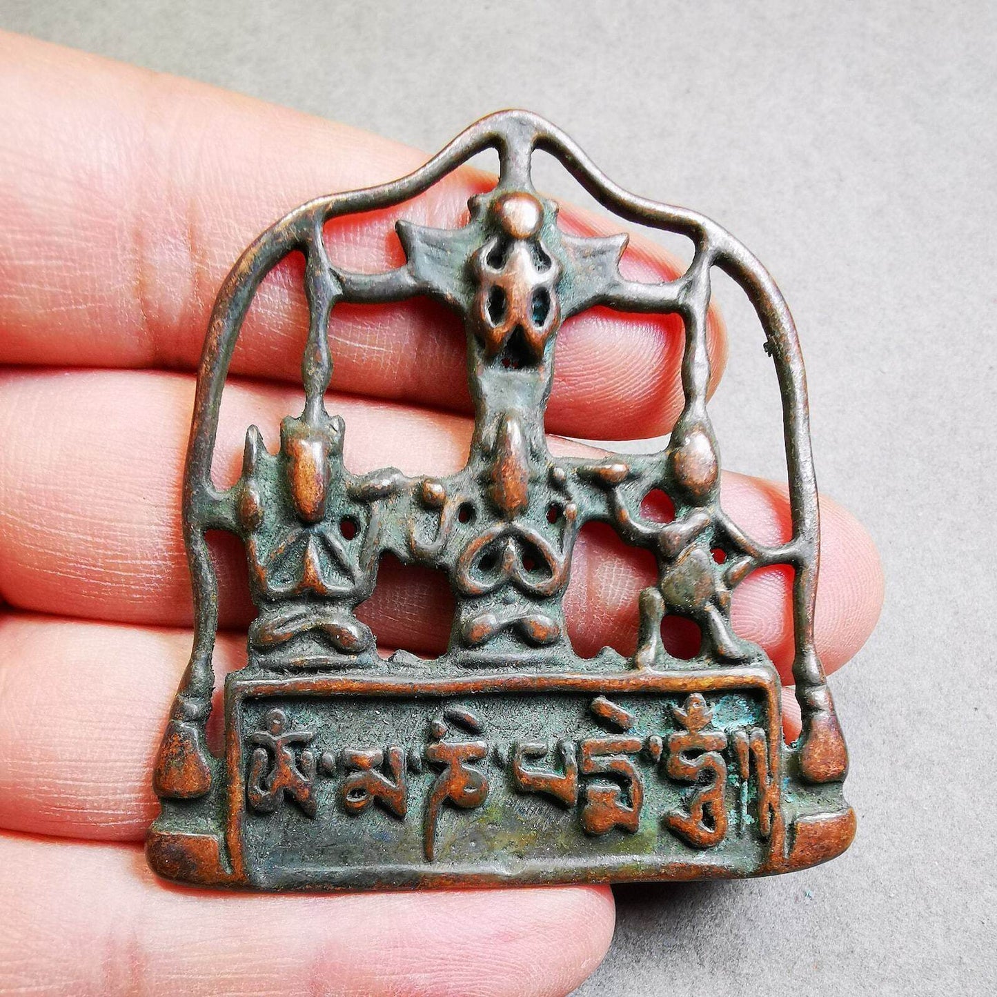 Buddha Statue Badge,Three Great Chenrezig,Manjushri,Vajrapani - Gandhanra-ART