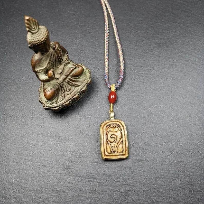 Kapala Amulet,Conch Shell Shankha Pendant - Gandhanra-ART