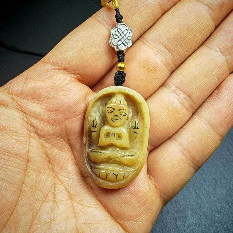 Buddhist Amulet,Chenrezig Badge,Spiritual Necklace - Gandhanra-ART