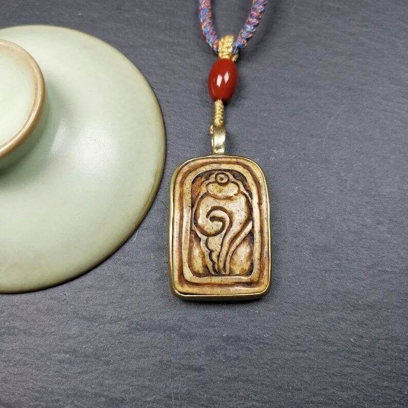 Kapala Amulet,Conch Shell Shankha Pendant - Gandhanra-ART