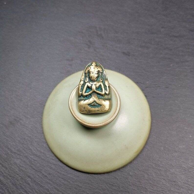 Amulet, Chenrezig Pendant Badge,32 × 20mm - Gandhanra-ART