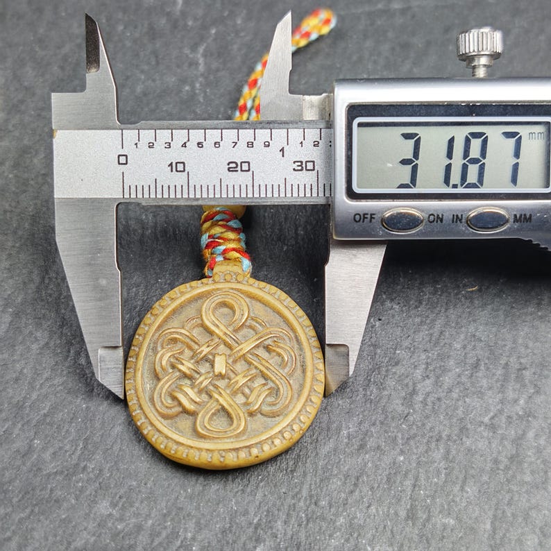 Eternal Knot - Endless Knot - Lucky Knot - Hand-carved Tibetan Amulet - Protective Charm for Keychain / Bag Hanging - 30mm