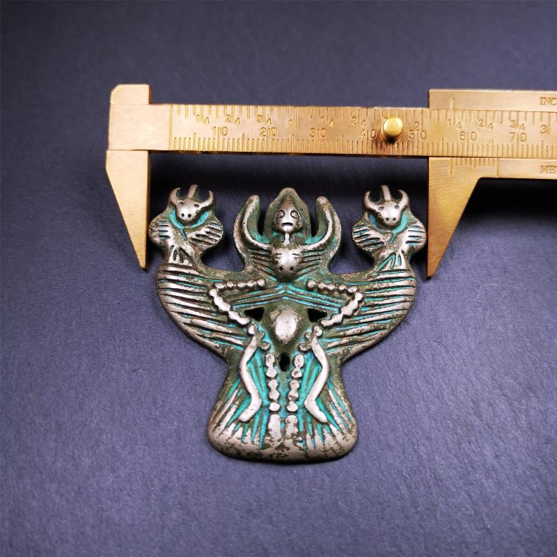 This Garuda is collected from Yaqing Monastery Baiyu County Tibet,it's a handmade badge,amulet pandent, made of copper,about 80 years old. You can wear it as amulet pendant, or make it into wall decoration, hang on the door as a protector,or just put it on your desk,as an ornament.