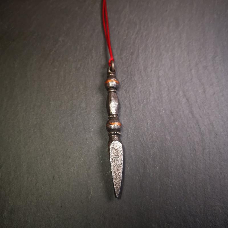 This handmade Dorje Phurba was crafted by Tibetan craftsmen from Hepo Town, Baiyu County, Tibet,known for its renowned Tibetan handicrafts. The upper part is a vajra, and the lower part is a phurba. Copper dots is inlaid on the waist of the phurba