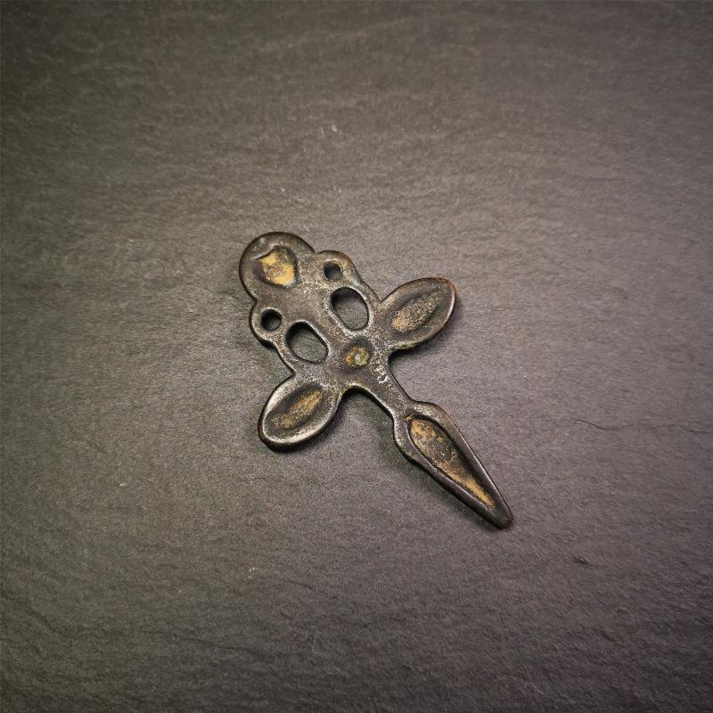 This beautiful phurba pendant is hand carved by Tibetan craftsmen from Tibet in 1960's. It is made of thokcha,full of black color,the upper part is a horizontal vajra, and the lower part is a phurba,size is 2.6 by 1.7 inches