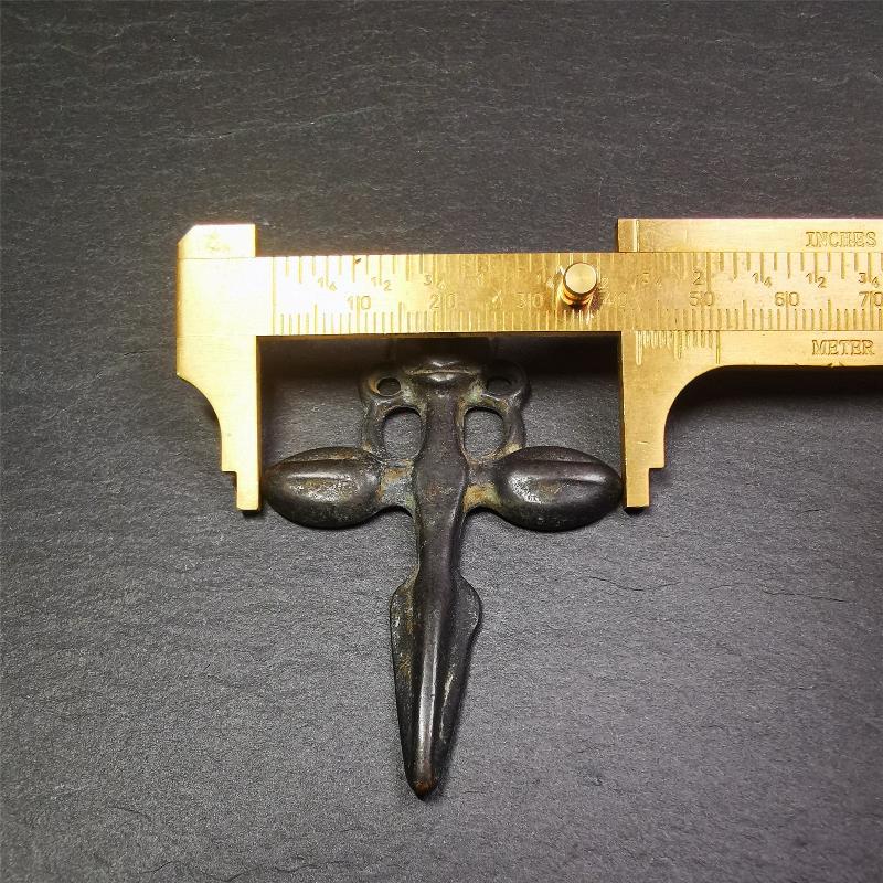 This beautiful phurba pendant is hand carved by Tibetan craftsmen from Tibet in 1960's. It is made of thokcha,full of black color,the upper part is a horizontal vajra, and the lower part is a phurba,size is 2.6 by 1.7 inches