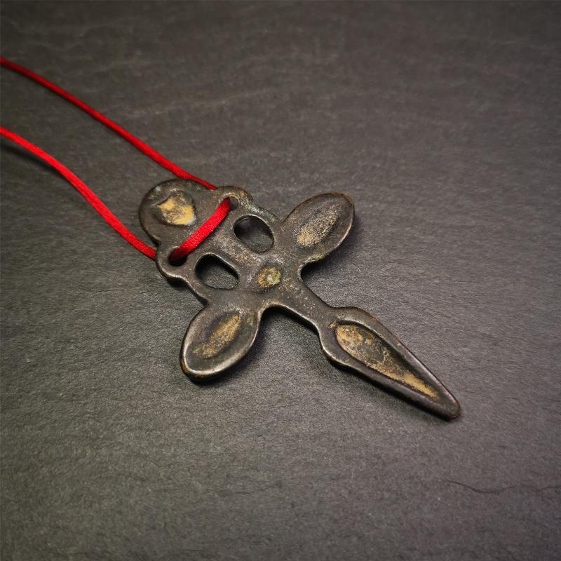 This beautiful phurba pendant is hand carved by Tibetan craftsmen from Tibet in 1960's. It is made of thokcha,full of black color,the upper part is a horizontal vajra, and the lower part is a phurba,size is 2.6 by 1.7 inches