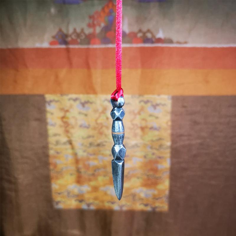 This handmade Dorje Phurba was crafted by Tibetan craftsmen from Hepo Town, Baiyu County, Tibet,known for its renowned Tibetan handicrafts. The upper part is a vajra, and the lower part is a phurba. A copper wire is inlaid on the waist of the phurba