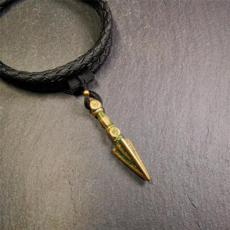 This type of old Dorje Phurba was collected in Labrang Monastery,blessed by lama, about 40 years old. The upper part is a vajra, and the lower part is a phurba,made of brass,total 1.96 inches length.
