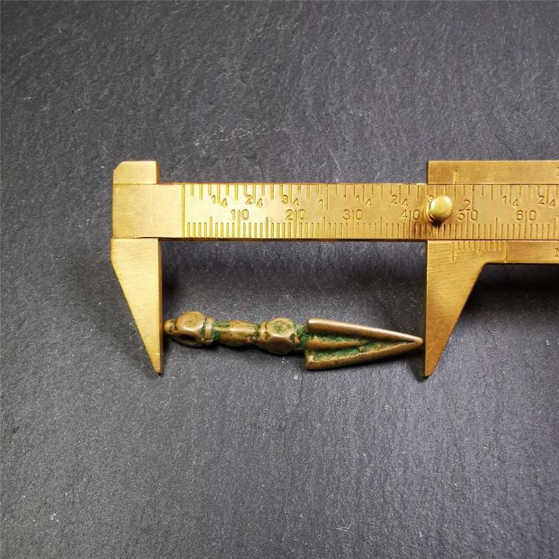 This type of old Dorje Phurba was collected in Labrang Monastery,blessed by lama, about 40 years old. The upper part is a vajra, and the lower part is a phurba,made of brass,total 1.96 inches length.