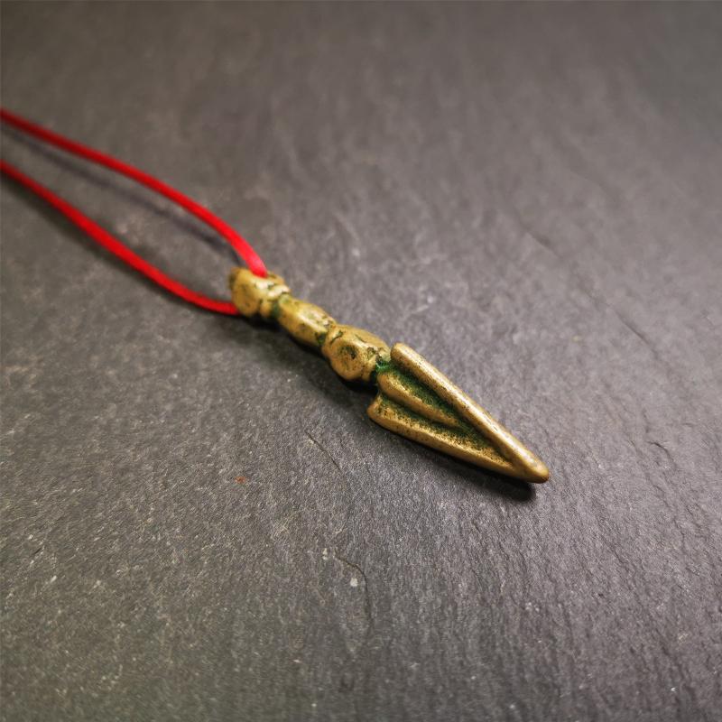 This type of old Dorje Phurba was collected in Labrang Monastery,blessed by lama, about 40 years old. The upper part is a vajra, and the lower part is a phurba,made of brass,total 1.96 inches length.