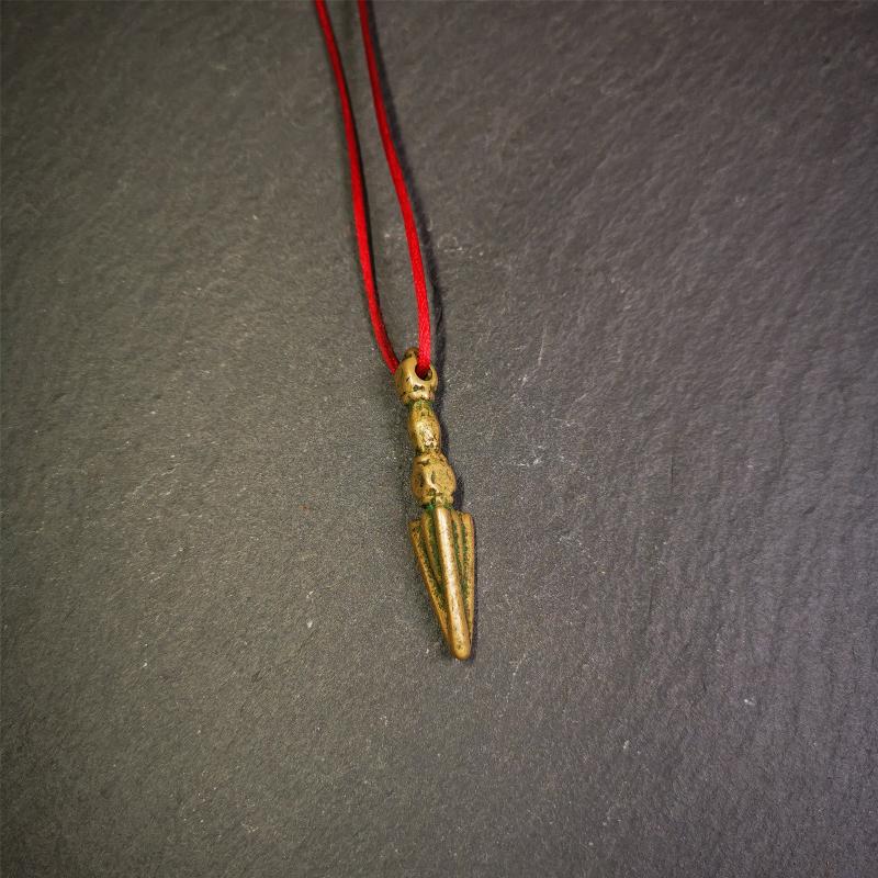 This type of old Dorje Phurba was collected in Labrang Monastery,blessed by lama, about 40 years old. The upper part is a vajra, and the lower part is a phurba,made of brass,total 1.96 inches length.