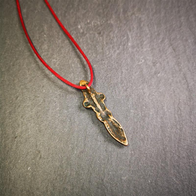 This type of old Dorje Phurba was collected in Labrang Monastery,blessed by lama, about 40 years old. The upper part is a vajra, and the lower part is a phurba,brown color,1.7 inches length
