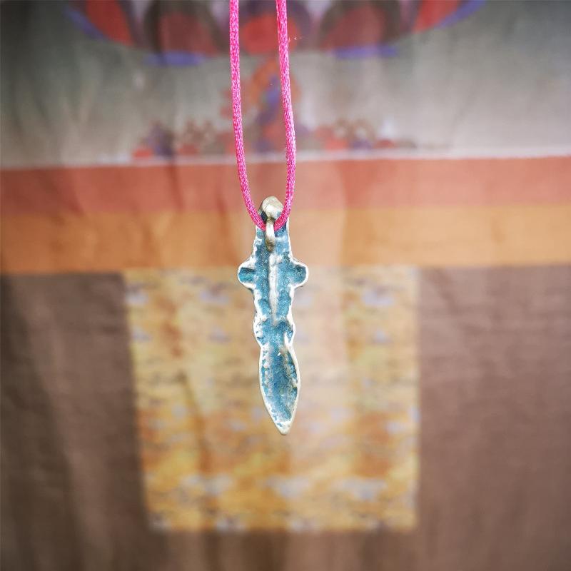 This type of old Dorje Phurba was collected in Labrang Monastery,blessed by lama, about 40 years old. The upper part is a vajra, and the lower part is a phurba,brown color,1.7 inches length