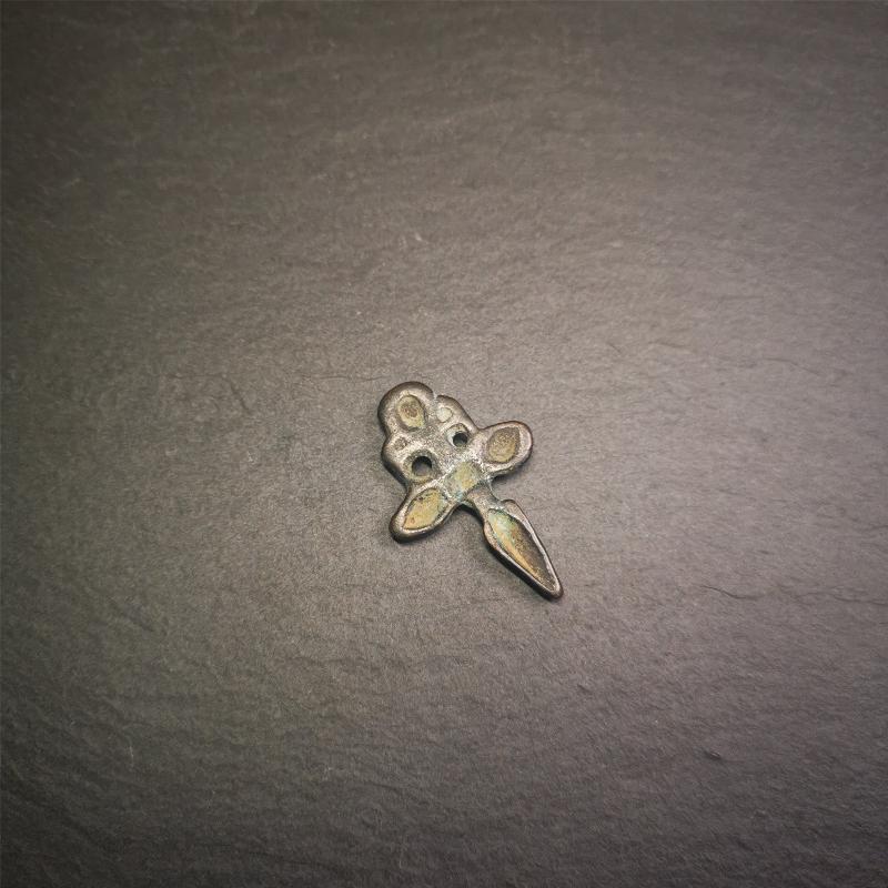 Gandhanra Tibetan Buddhist Ritual Implement - Kila -Dorje Phurba amulet pendant,a cross vajra in the middle,made of thokcha,black color, length about 1.57", handmade by Tibetan craftsmen from Tibet in 1960's.