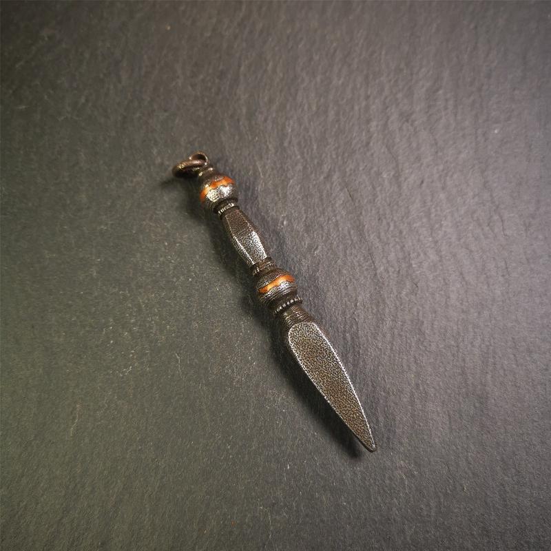 This handmade Dorje Phurba was crafted by Tibetan craftsmen from Hepo Town, Baiyu County, Tibet,known for its renowned Tibetan handicrafts. The upper part is a vajra, and the lower part is a phurba. Copper dots is inlaid on the waist of the phurba