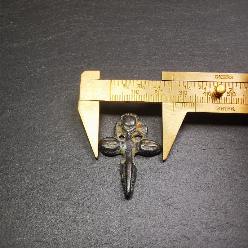 Gandhanra Tibetan Buddhist Ritual Implement - Kila -Dorje Phurba amulet pendant,a cross vajra in the middle,made of thokcha,black color, length about 1.57", handmade by Tibetan craftsmen from Tibet in 1960's.