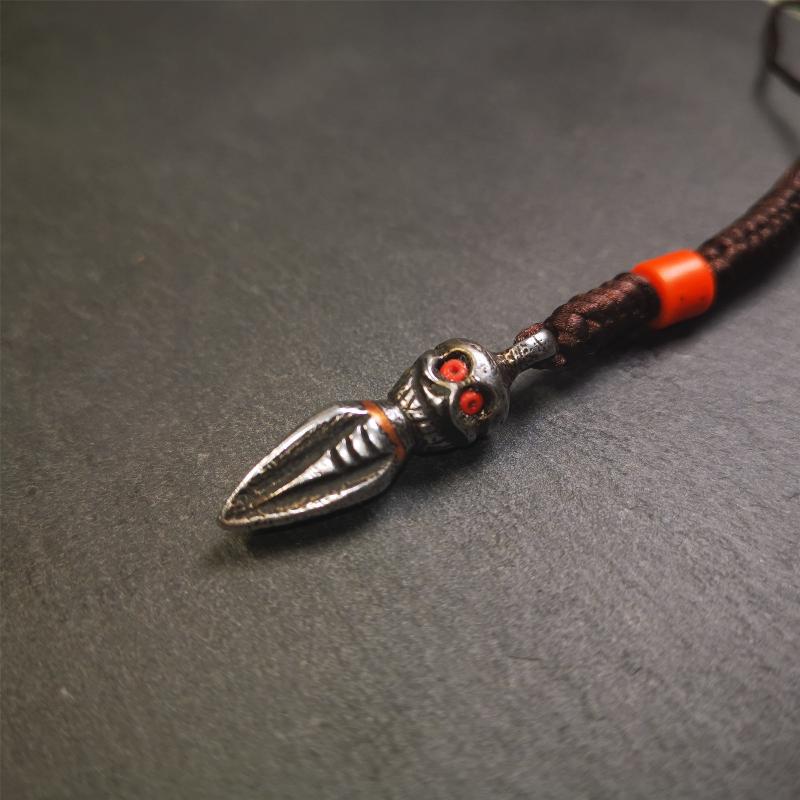 This phurba was made by Tibetan craftsmen.Its upper part is Shmashana Adhipati skull, it's eyes are embedded with agate beads,the lower part is a Dorje Phurba,and a copper wire inlaid on the waist of the phurba, very delicate.