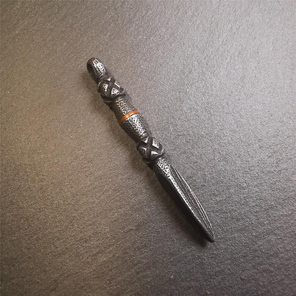 This handmade Dorje Phurba was crafted by Tibetan craftsmen from Hepo Town, Baiyu County, Tibet,known for its renowned Tibetan handicrafts. The upper part is a vajra, and the lower part is a phurba. A copper wire is inlaid on the waist of the phurba