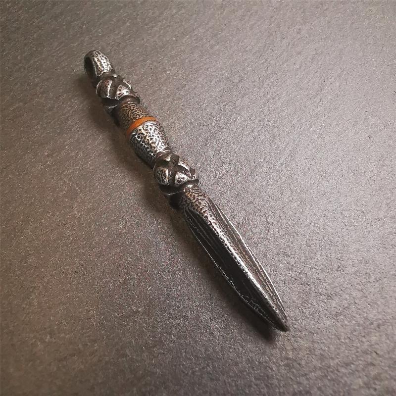 This handmade Dorje Phurba was crafted by Tibetan craftsmen from Hepo Town, Baiyu County, Tibet,known for its renowned Tibetan handicrafts. The upper part is a vajra, and the lower part is a phurba. A copper wire is inlaid on the waist of the phurba
