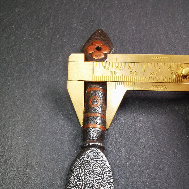 This kila / phurba was handmade by Tibetan craftsmen from Tibet in 2000s. It's a kila dagger,made of cold iron, carved cloud pattern, inlaid red copper, made into a dzi pattern on handle, and the petals of the tail hanging ring