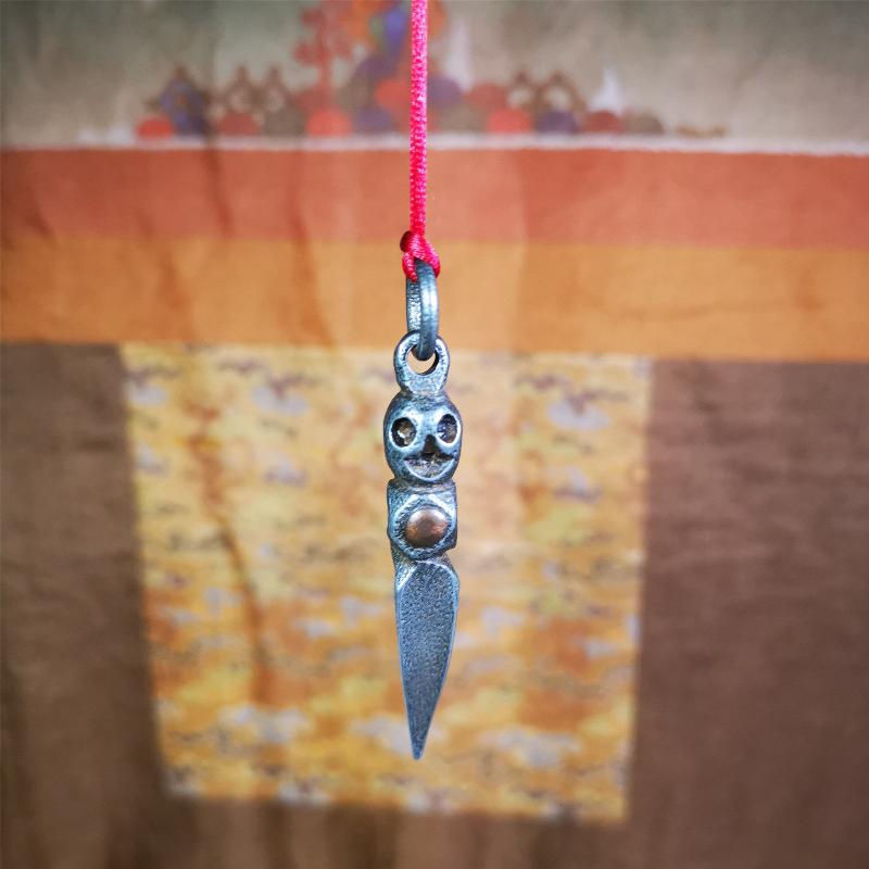 This phurba was made by Tibetan craftsmen and come from Hepo Town, Baiyu County,Tibet. Its upper part is Shmashana Adhipati skull, the lower part is a Dorje Phurba,and a copper dot inlaid on the waist of the phurba