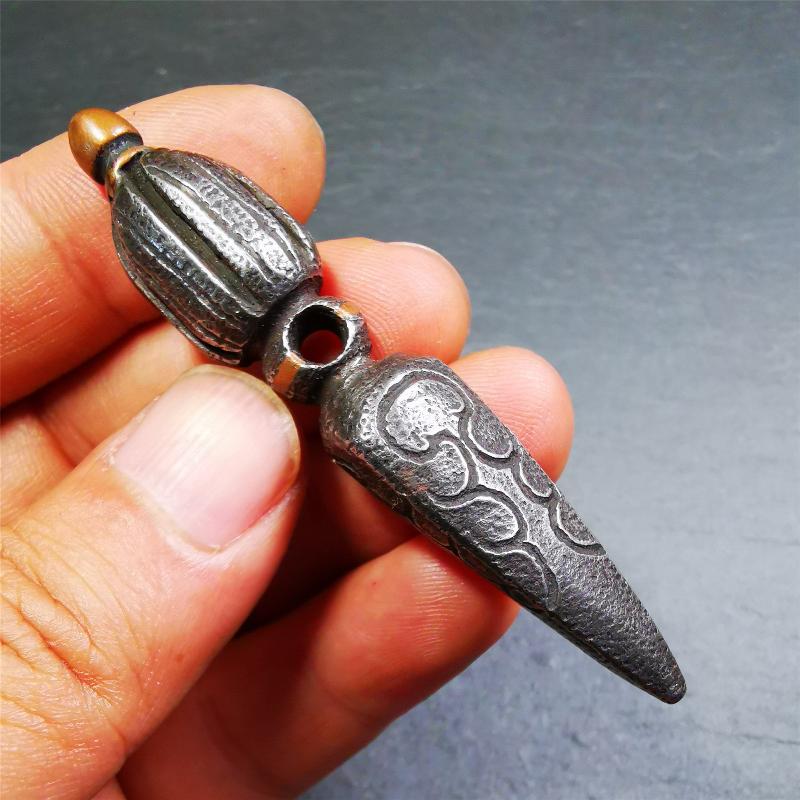 This handmade Dorje Phurba was crafted by Tibetan craftsmen from Hepo Town, Baiyu County, Tibet,known for its renowned Tibetan handicrafts. The upper part is a vajra, and the lower part is a phurba. A copper wire is inlaid on the waist of the phurba