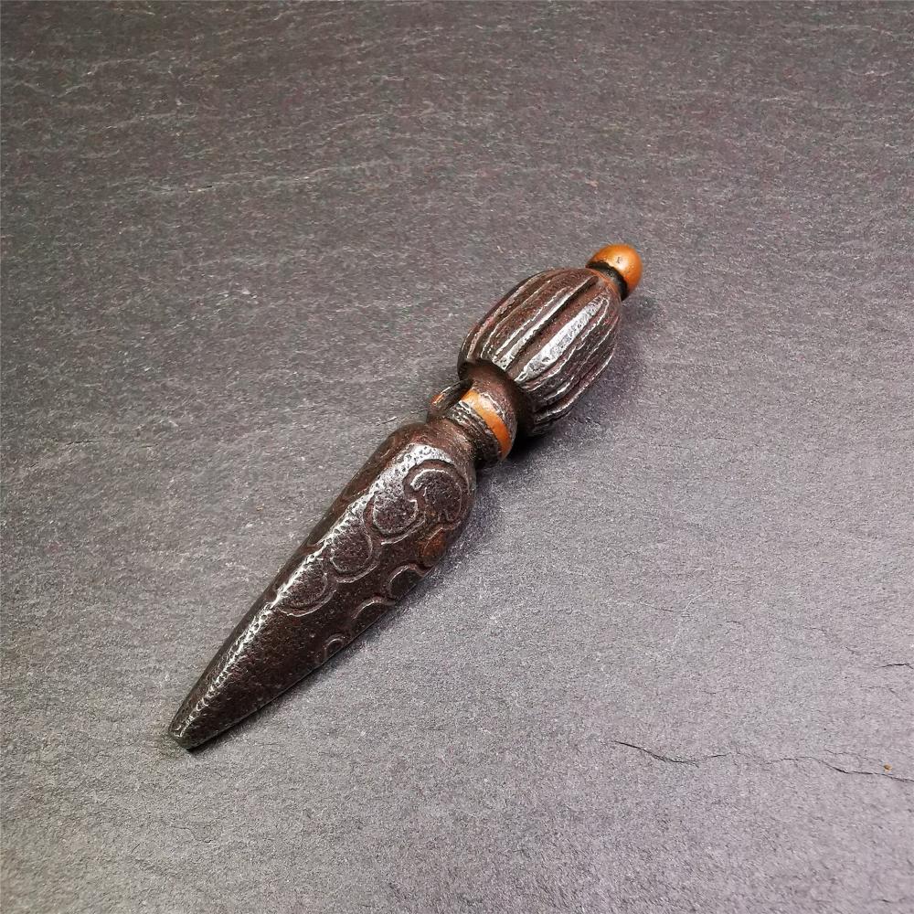 This handmade Dorje Phurba was crafted by Tibetan craftsmen from Hepo Town, Baiyu County, Tibet,known for its renowned Tibetan handicrafts. The upper part is a vajra, and the lower part is a phurba. A copper wire is inlaid on the waist of the phurba