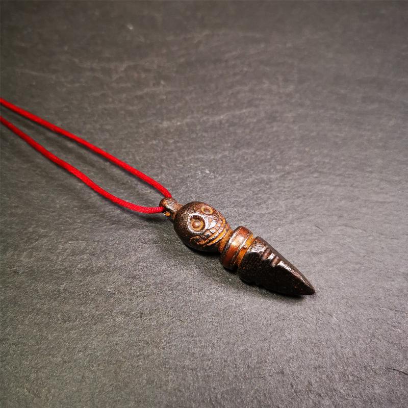 This phurba was made by Tibetan craftsmen and come from Hepo Town, Baiyu County, Tibet.Its upper part is Shmashana Adhipati skull, the lower part is a Dorje Phurba,and a copper wire inlaid on the waist of the phurba,made of cold iron