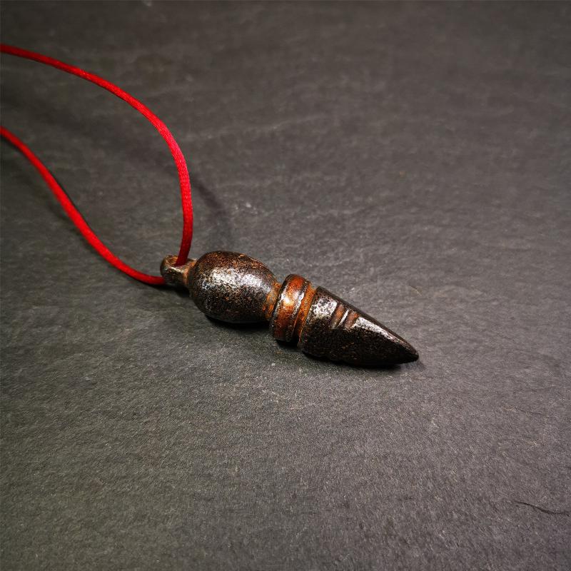 This phurba was made by Tibetan craftsmen and come from Hepo Town, Baiyu County, Tibet.Its upper part is Shmashana Adhipati skull, the lower part is a Dorje Phurba,and a copper wire inlaid on the waist of the phurba,made of cold iron