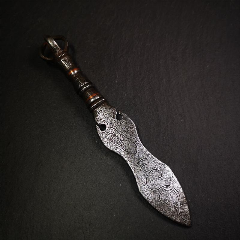 This phurba kila is handmade by Tibetan craftsmen from Tibet in 2000's,from Hepo Town, Baiyu County, the birthplace of the famous Tibetan handicrafts.  It's a kila dagger,made of cold iron, carved cloud pattern, inlaid red copper, and the half vajra on the handle,very delicate.